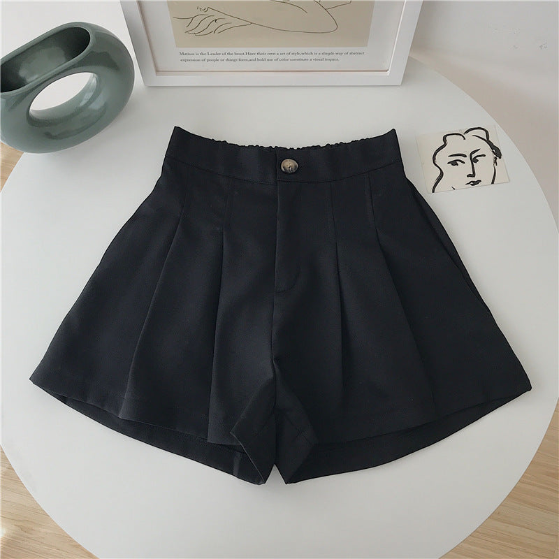 Kvinnors eleganta shorts med veck och knappdetalj-Eva Jonsson