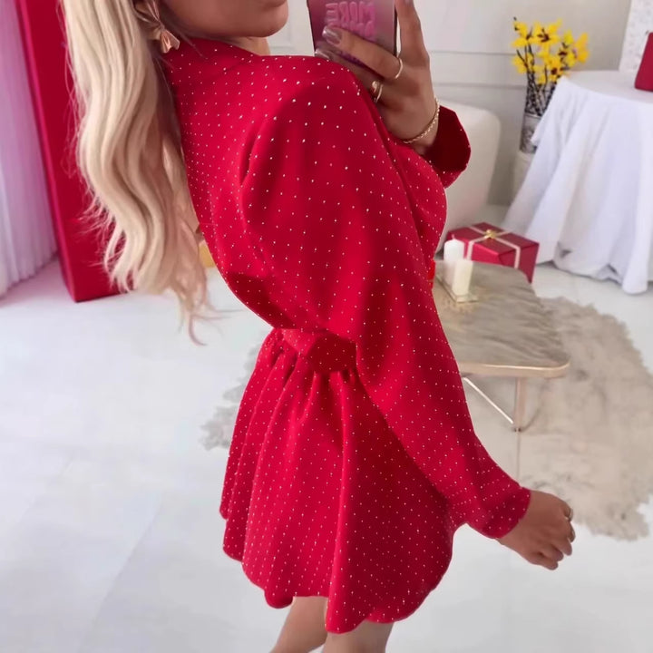Kvinnors eleganta skjortklänning med bälte och prickmönster Mirla-Eva Jonsson