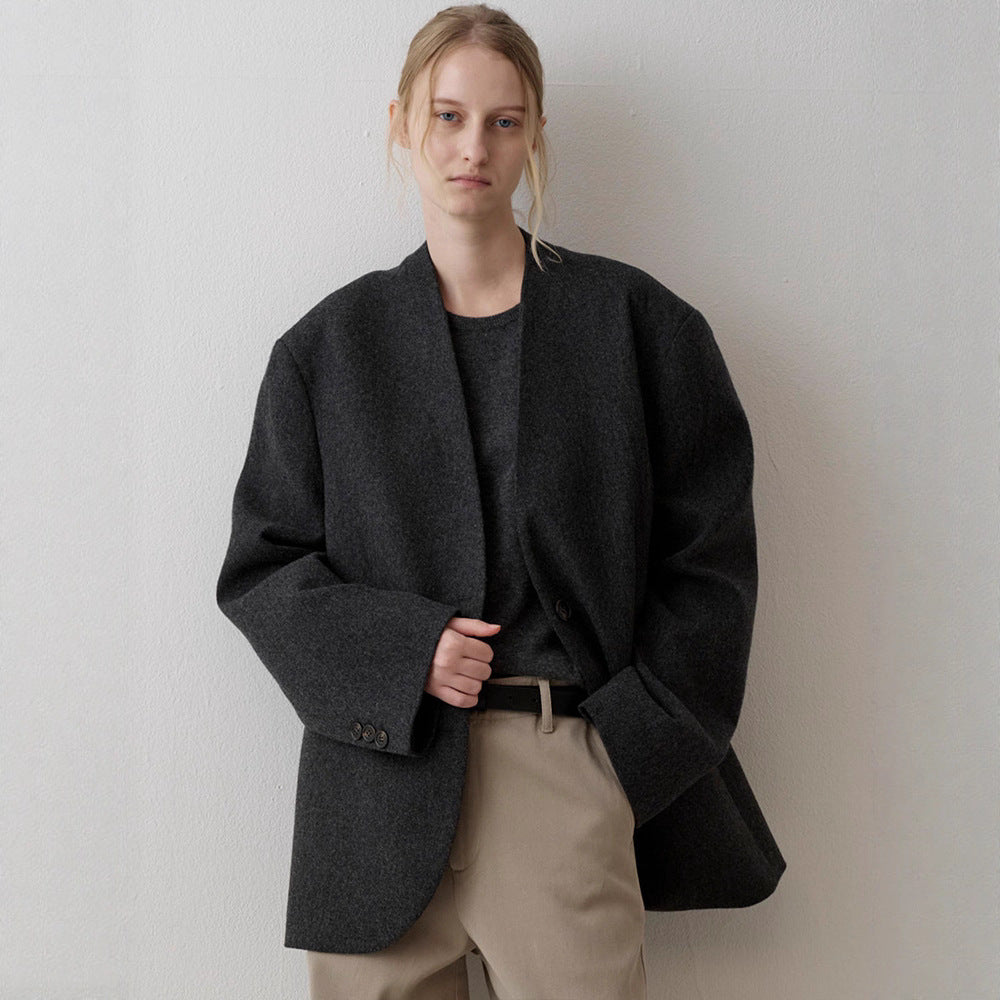 Kvinnors eleganta stickade blazer med asymmetrisk skärning Mirla-Eva Jonsson