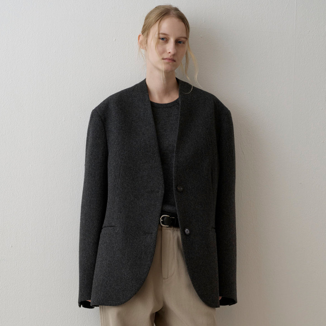 Kvinnors eleganta stickade blazer med asymmetrisk skärning Mirla-Eva Jonsson
