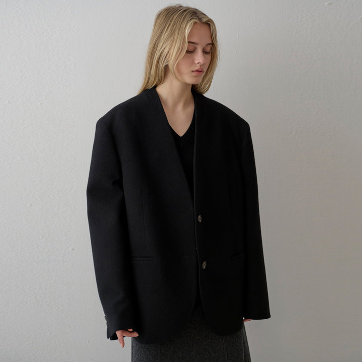 Kvinnors eleganta stickade blazer med asymmetrisk skärning Mirla-Eva Jonsson