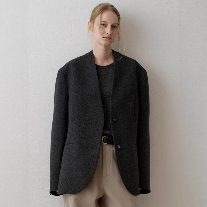 Kvinnors eleganta stickade blazer med asymmetrisk skärning Mirla-Eva Jonsson