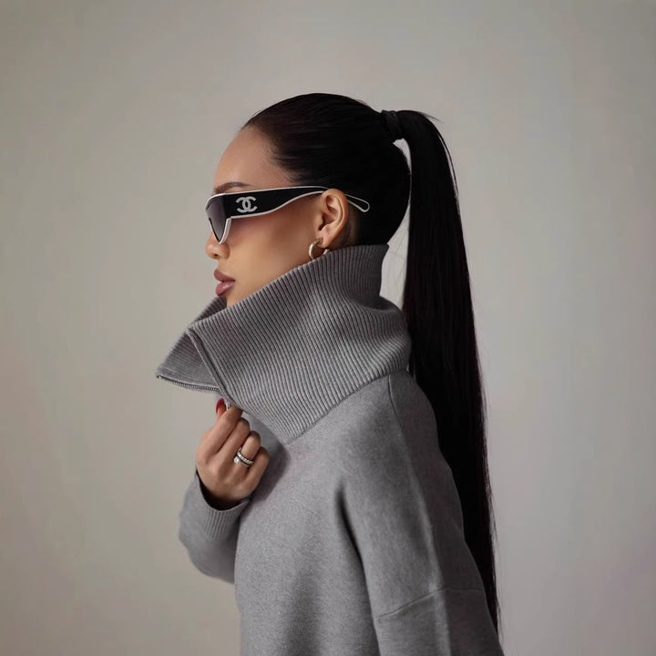 Kvinnors eleganta sweatshirt- och joggersset med hög krage och dragkedja Mirla-Eva Jonsson