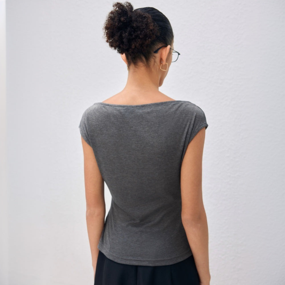 Kvinnors eleganta topp med asymmetriskt draperad design Mirla-Eva Jonsson
