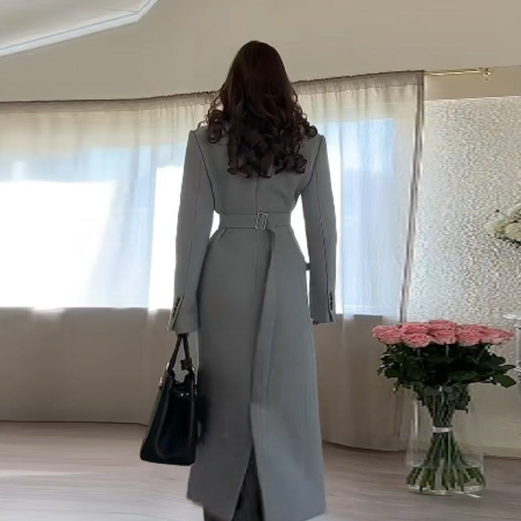 Kvinnors eleganta trenchcoat med dubbelknäppning och skräddarsydd passform Mirla-Eva Jonsson