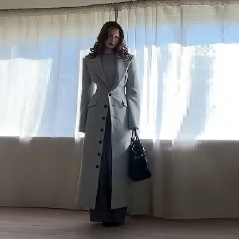 Kvinnors eleganta trenchcoat med dubbelknäppning och skräddarsydd passform Mirla-Eva Jonsson