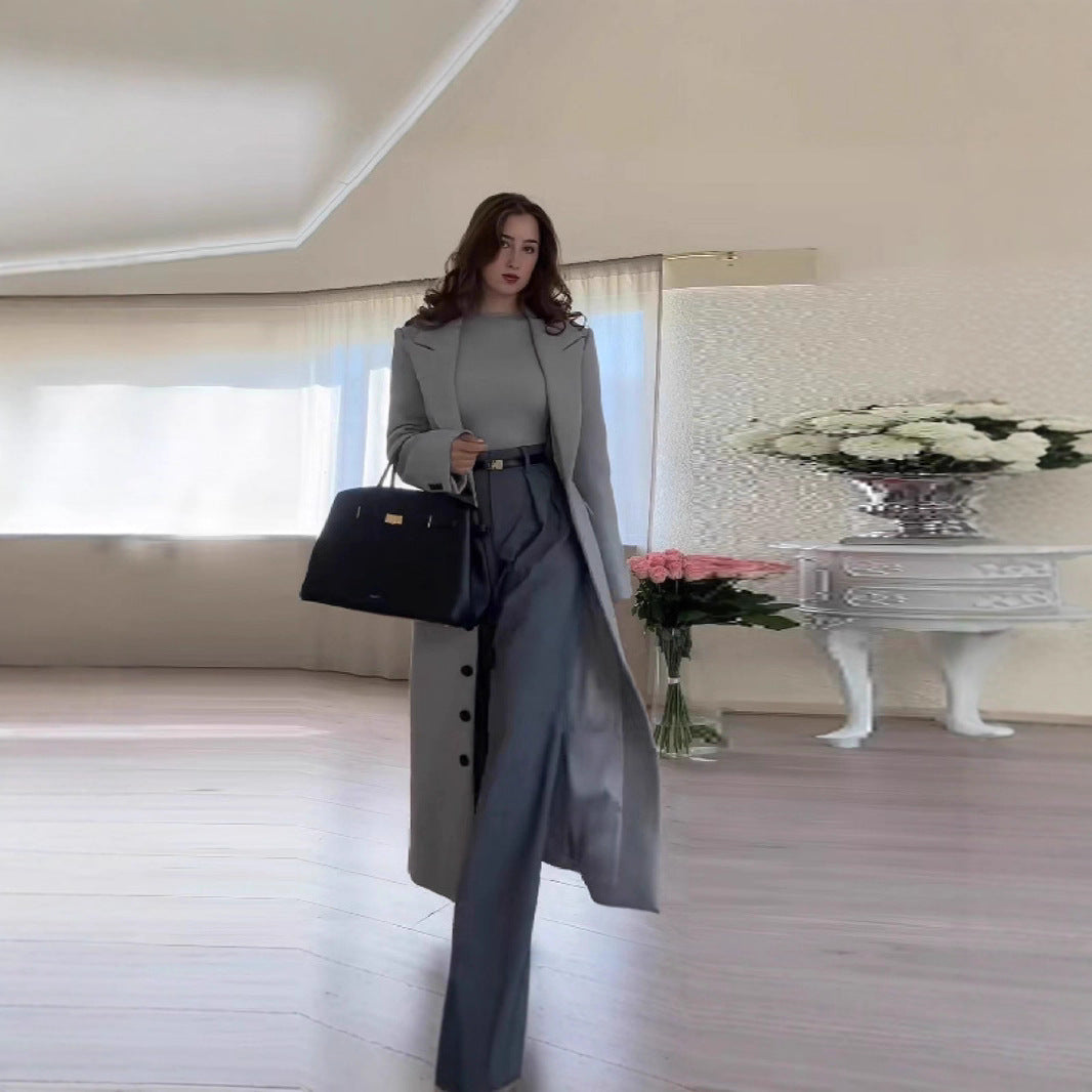 Kvinnors eleganta trenchcoat med dubbelknäppning och skräddarsydd passform Mirla-Eva Jonsson