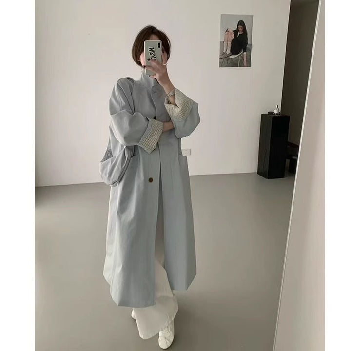 Kvinnors eleganta trenchcoat med knappdetaljer och oversized passform Mirla-Eva Jonsson