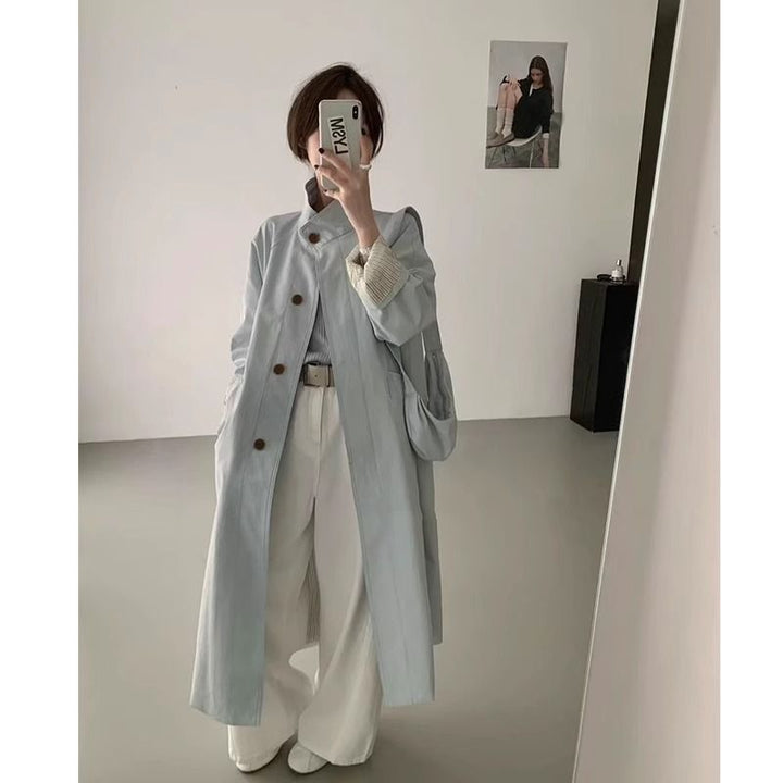 Kvinnors eleganta trenchcoat med knappdetaljer och oversized passform Mirla-Eva Jonsson