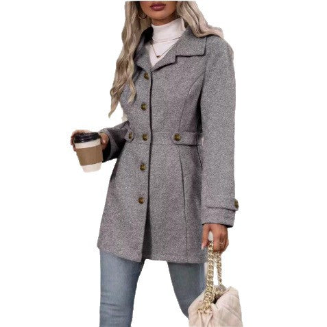 Kvinnors eleganta trenchcoat med skräddarsydd passform och knapppdetaljer Mirla-Eva Jonsson