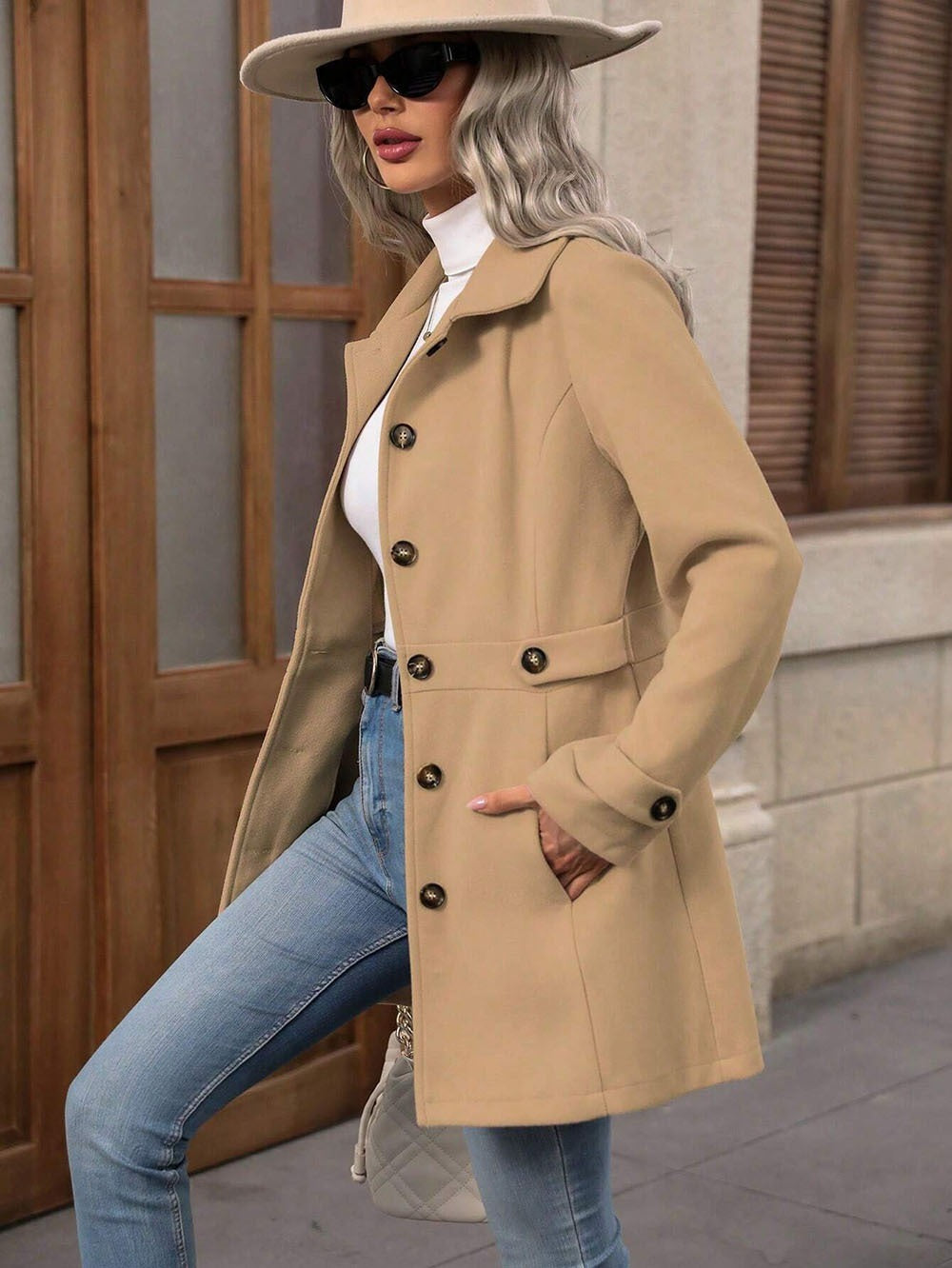 Kvinnors eleganta trenchcoat med skräddarsydd passform och knapppdetaljer Mirla-Eva Jonsson
