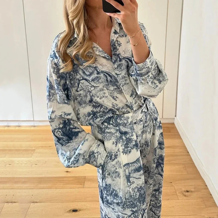 Kvinnors eleganta tvådelade set med lös passform och blomsterdesign Mirla-Eva Jonsson