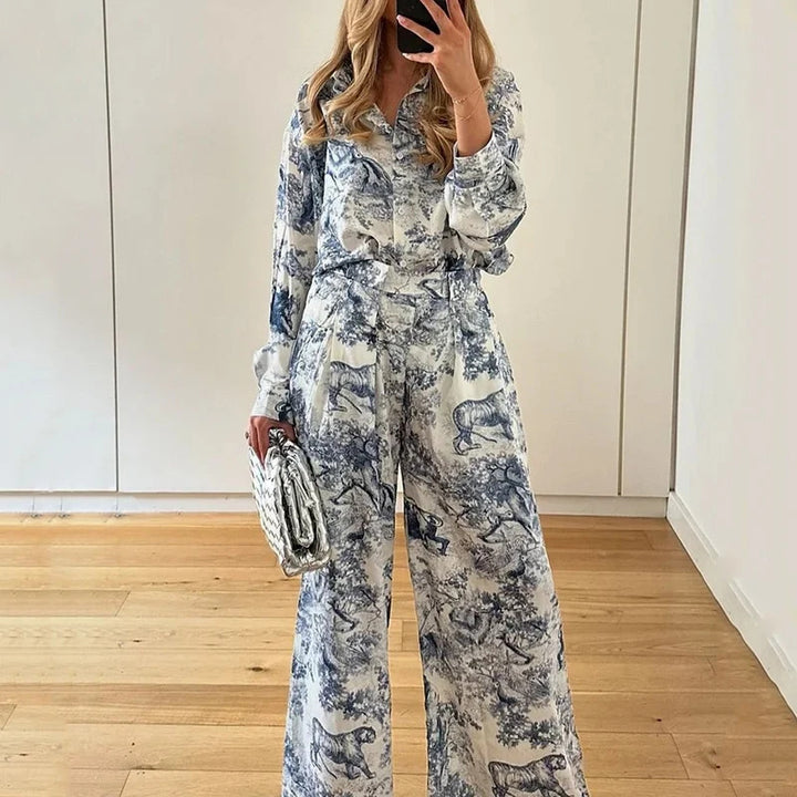 Kvinnors eleganta tvådelade set med lös passform och blomsterdesign Mirla-Eva Jonsson