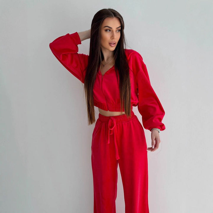 Kvinnors eleganta velour lounge set med kort jacka och vid passform Mirla-Eva Jonsson