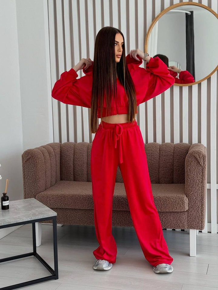 Kvinnors eleganta velour lounge set med kort jacka och vid passform Mirla-Eva Jonsson