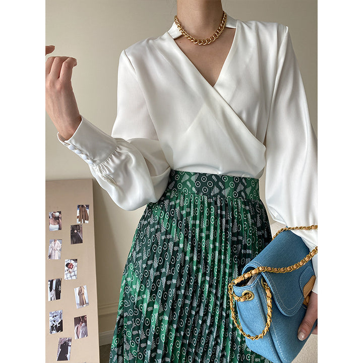 Kvinnors eleganta wrap-top med detaljerad V-hals Mirla-Eva Jonsson
