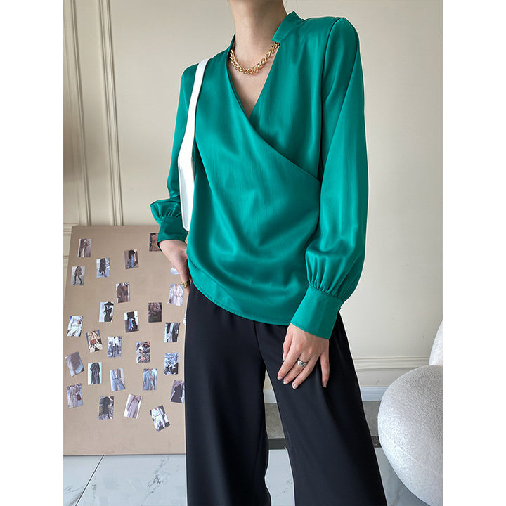 Kvinnors eleganta wrap-top med detaljerad V-hals Mirla-Eva Jonsson