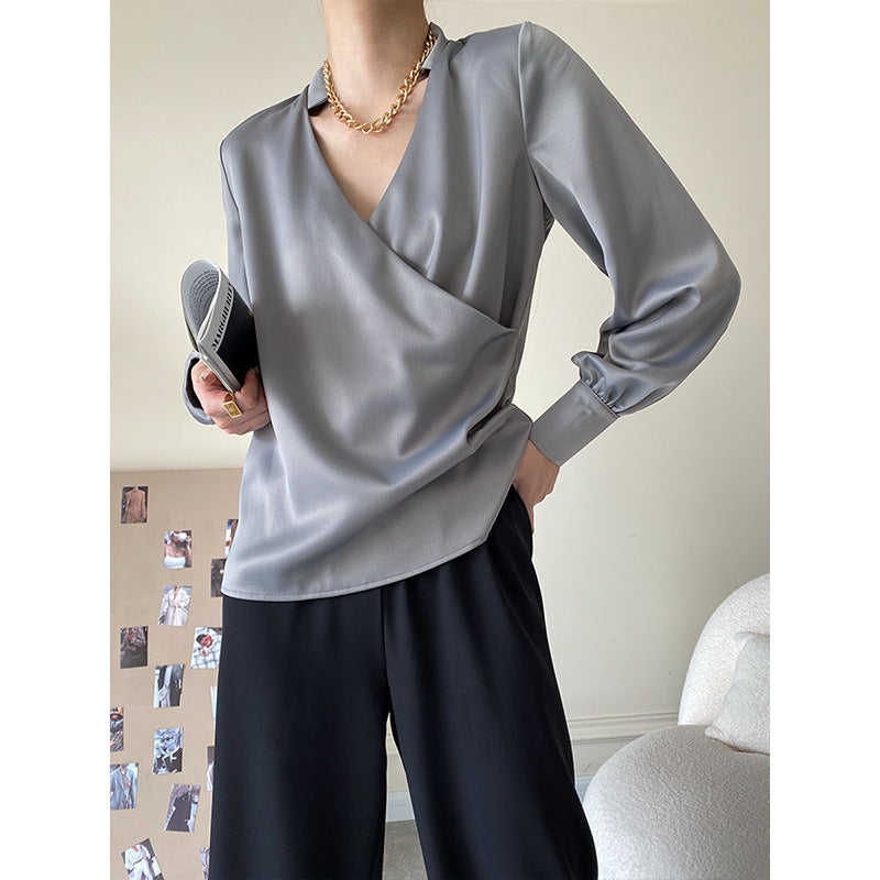 Kvinnors eleganta wrap-top med detaljerad V-hals Mirla-Eva Jonsson