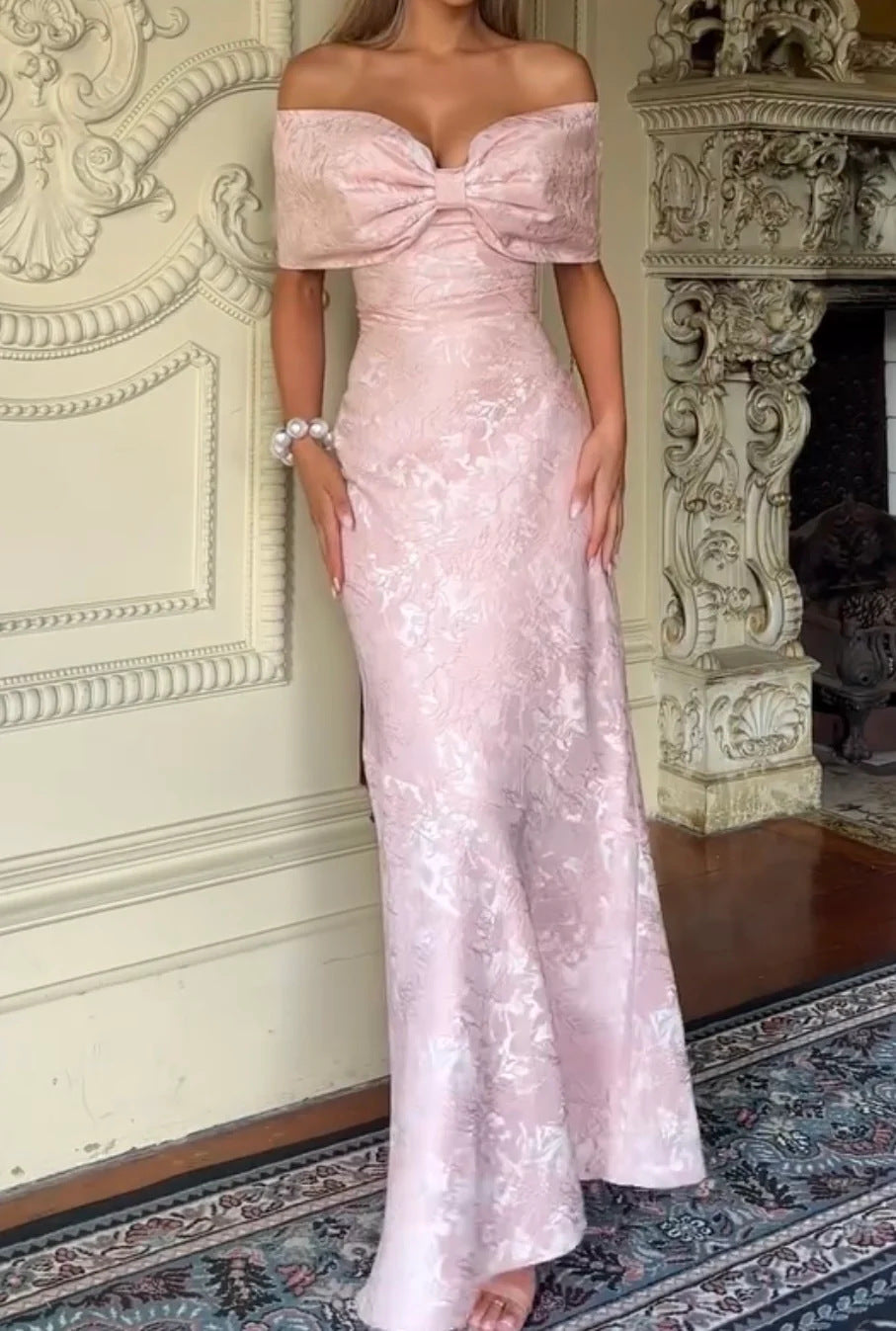 Kvinnors elfenbensfärgad aftonklänning med elegant rosettdetalj och utsvängd fåll-Eva Jonsson