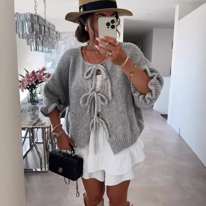 Kvinnors fashionabla cardigan med dekorativ dragsko och luftig passform Mirla-Eva Jonsson
