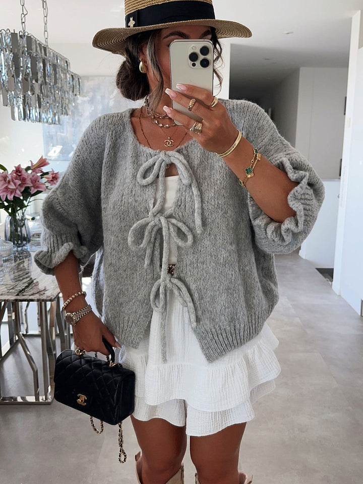 Kvinnors fashionabla cardigan med dekorativ dragsko och luftig passform Mirla-Eva Jonsson