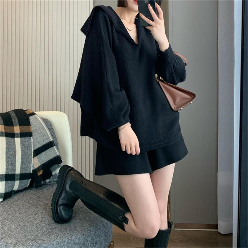 Kvinnors fashionabla hoodie med voluminösa ärmar och elegant snitt Mirla-Eva Jonsson