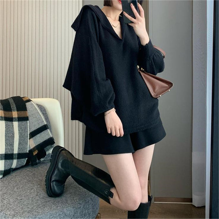Kvinnors fashionabla hoodie med voluminösa ärmar och elegant snitt Mirla-Eva Jonsson
