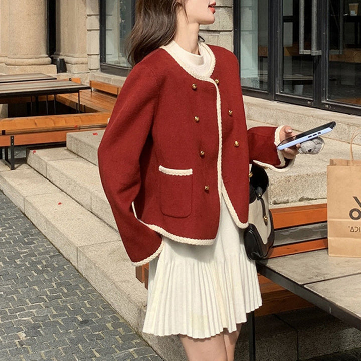 Kvinnors fashionabla jacka med dekorativa knappar och fin krage Mirla-Eva Jonsson
