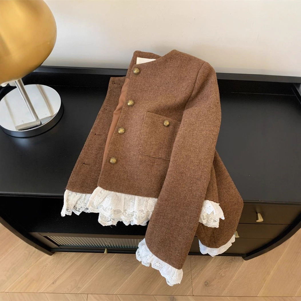Kvinnors fashionabla korta jacka med eleganta spetsaccent Mirla-Eva Jonsson