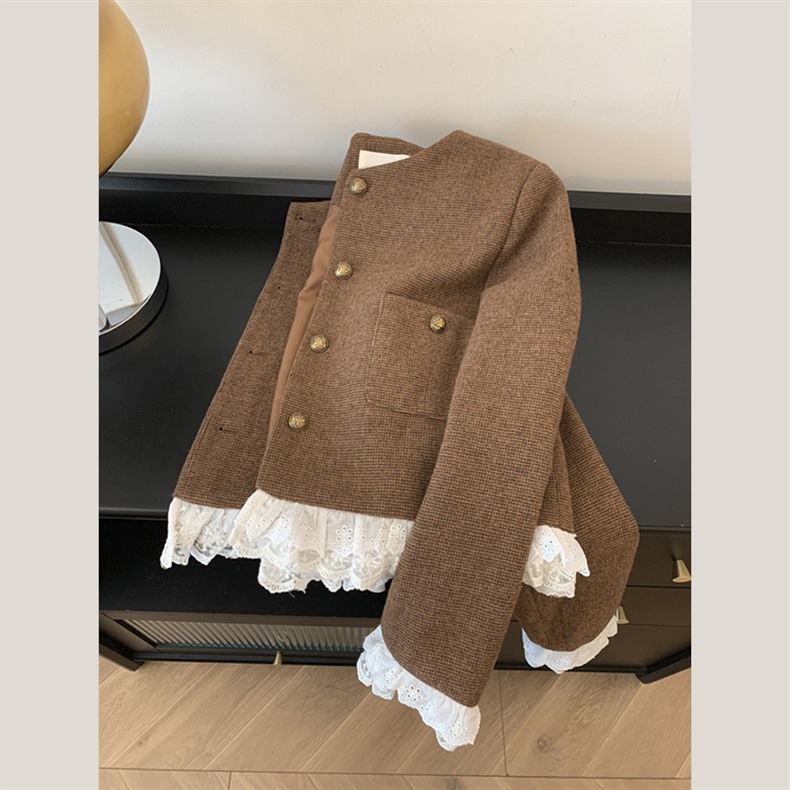 Kvinnors fashionabla korta jacka med eleganta spetsaccent Mirla-Eva Jonsson