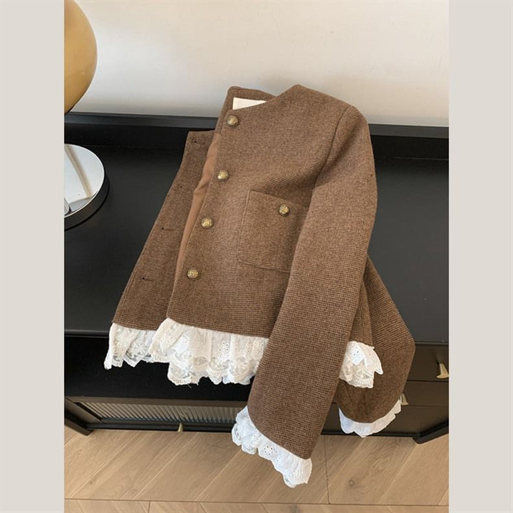 Kvinnors fashionabla korta jacka med eleganta spetsaccent Mirla-Eva Jonsson