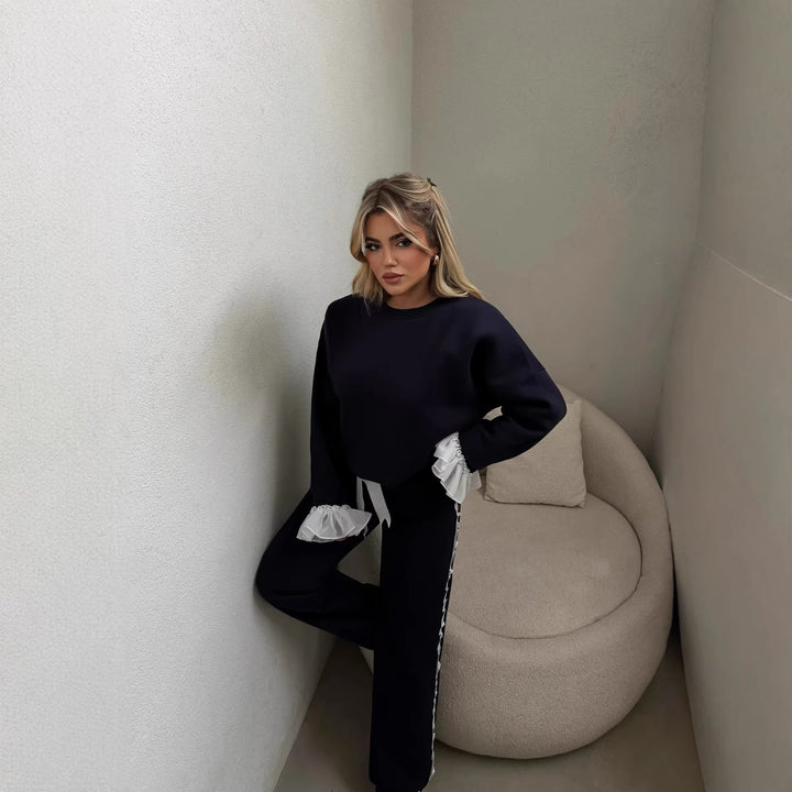 Kvinnors fashionabla lounge set med höga volangdetaljer-Eva Jonsson