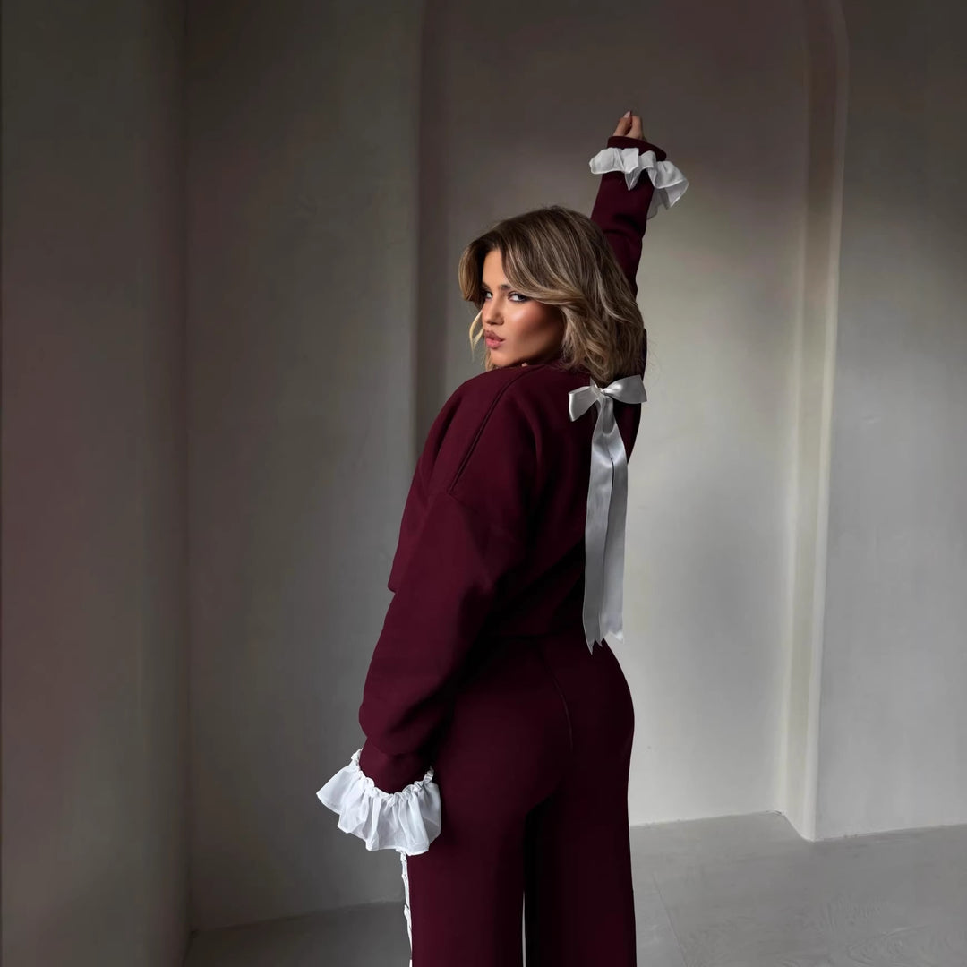 Kvinnors fashionabla lounge set med höga volangdetaljer-Eva Jonsson