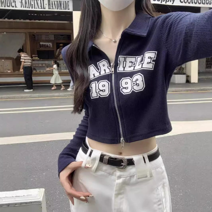 Kvinnors fashionabla och sportiga cropped skjorta med dragkedja Mirla-Eva Jonsson