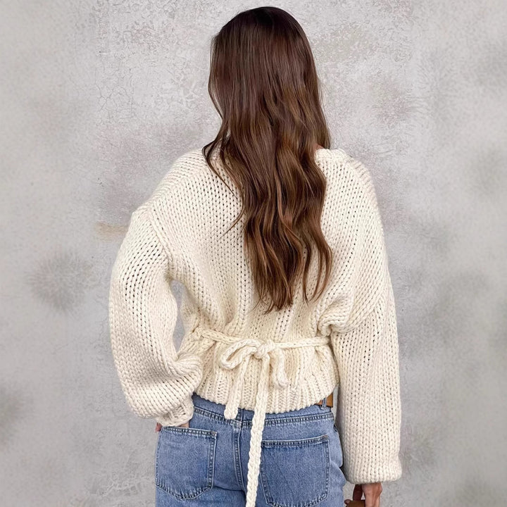 Kvinnors fashionabla omslagskofta med djup V-hals och voluminösa ärmar Mirla-Eva Jonsson