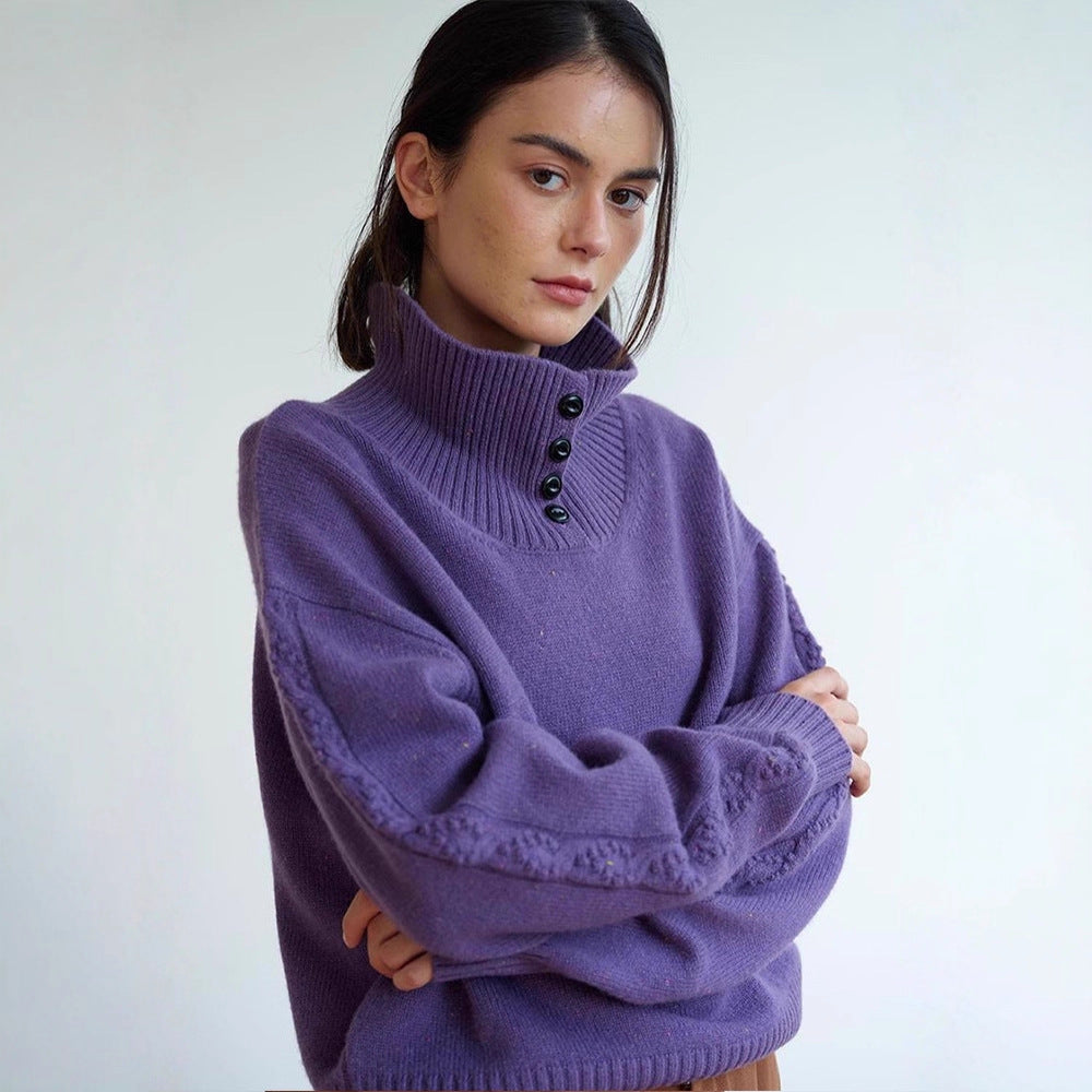 Kvinnors fashionabla polotröja med knapppdetaljer Mirla-Eva Jonsson