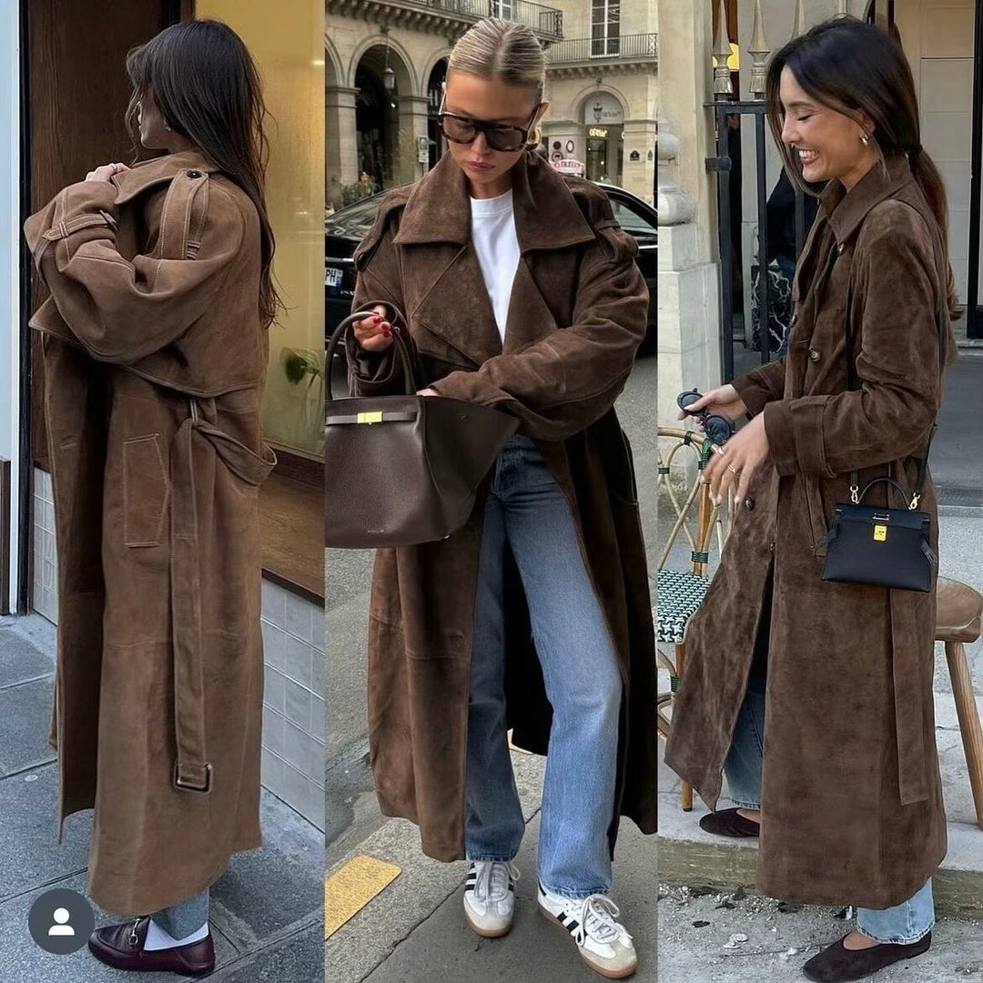 Kvinnors fashionabla trench coat i elegant suede design med praktisk bälte Mirla-Eva Jonsson