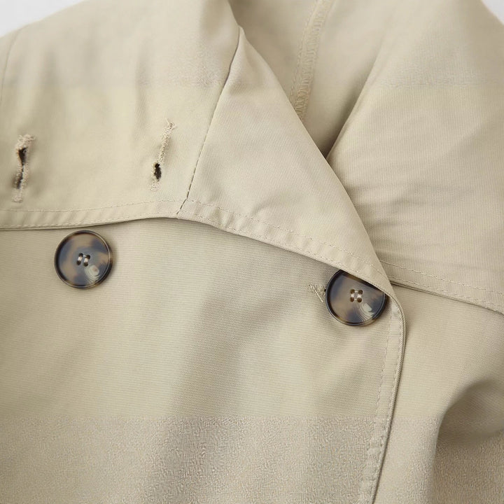 Kvinnors fashionabla trench coat jacka med bred krage och bälte detaljer Mirla-Eva Jonsson