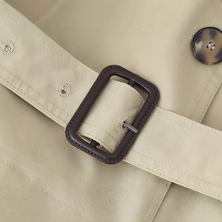 Kvinnors fashionabla trench coat jacka med bred krage och bälte detaljer Mirla-Eva Jonsson