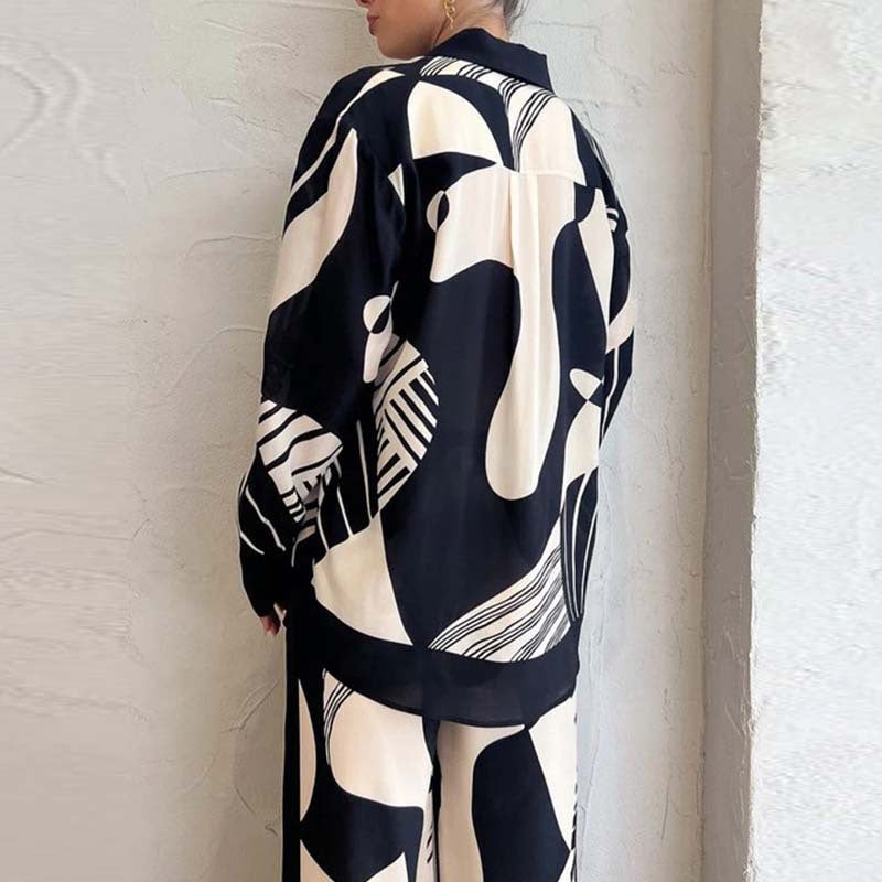 Kvinnors fashionabla tygensemble med grafiskt mönster Mirla-Eva Jonsson