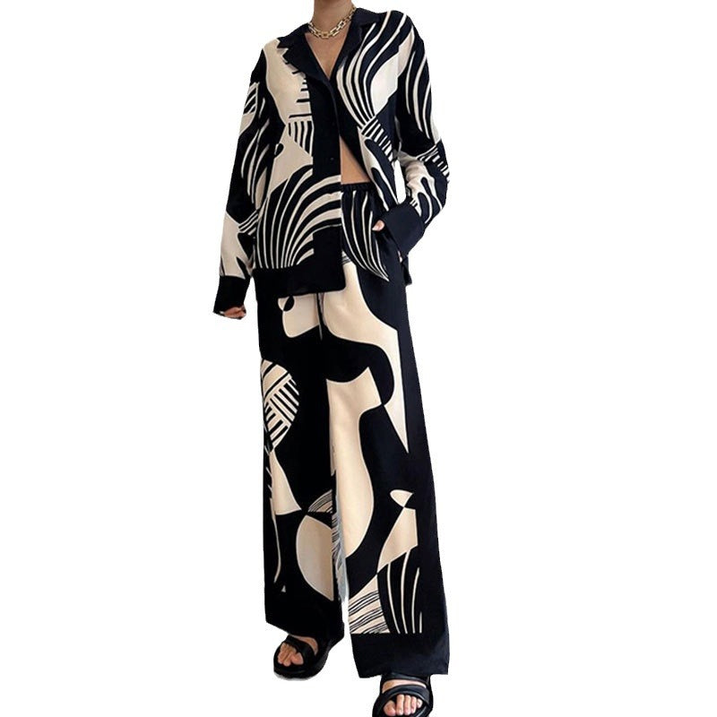 Kvinnors fashionabla tygensemble med grafiskt mönster Mirla-Eva Jonsson