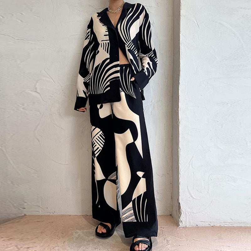 Kvinnors fashionabla tygensemble med grafiskt mönster Mirla-Eva Jonsson