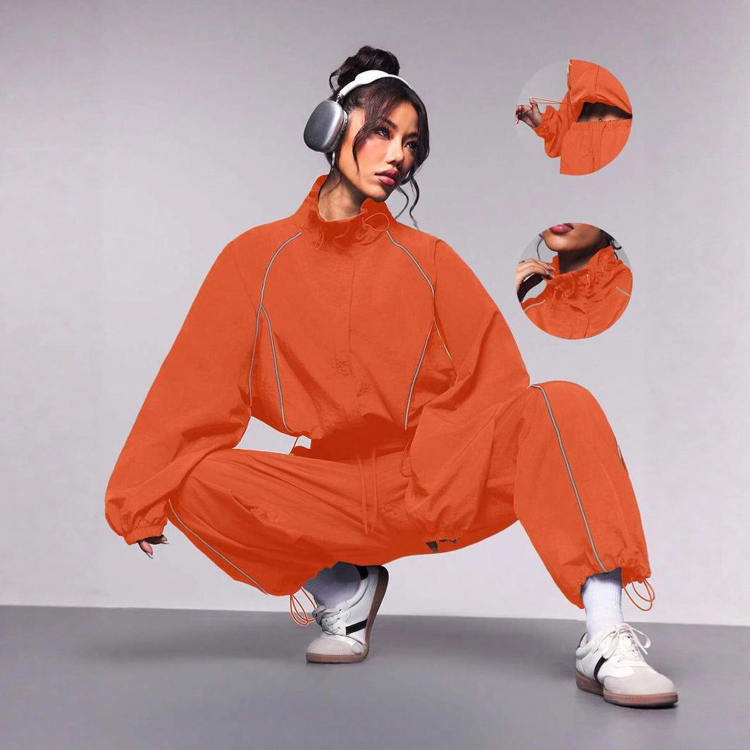 Kvinnors fashionable sportpullover med elastisk midjeband och hög krage Mirla-Eva Jonsson