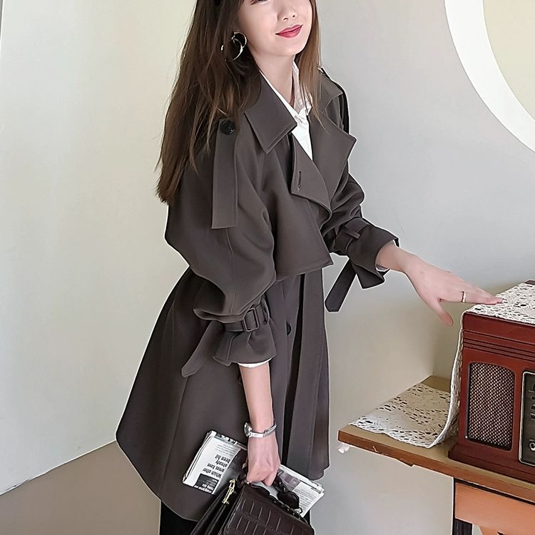 Kvinnors fashionable trench coat med texturerad design Mirla-Eva Jonsson