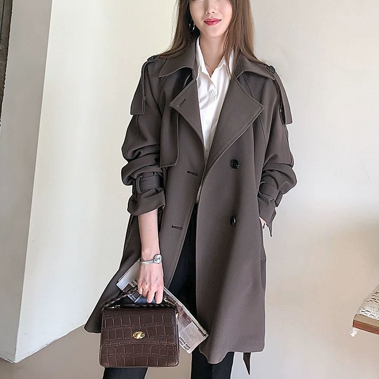 Kvinnors fashionable trench coat med texturerad design Mirla-Eva Jonsson