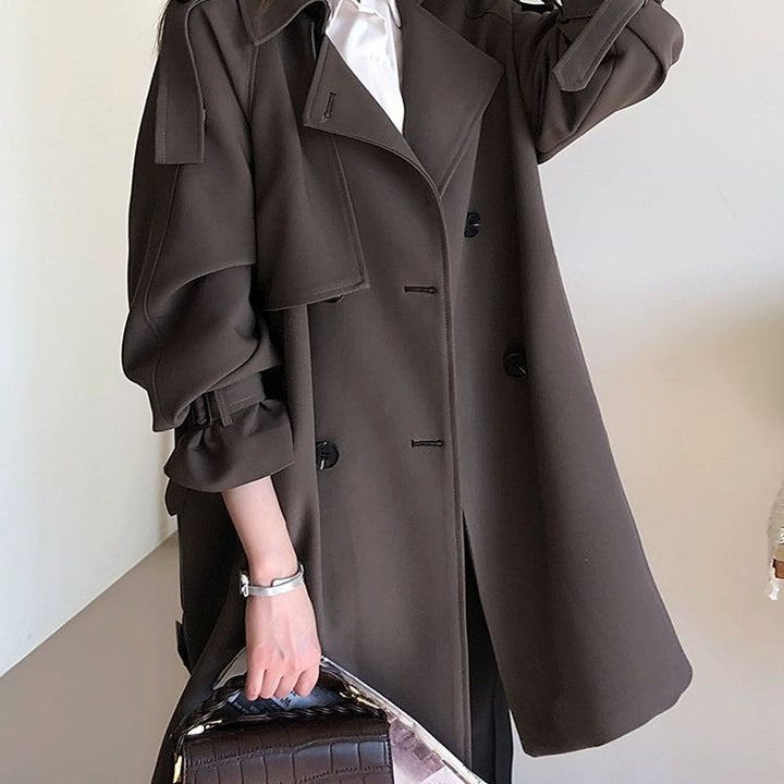 Kvinnors fashionable trench coat med texturerad design Mirla-Eva Jonsson