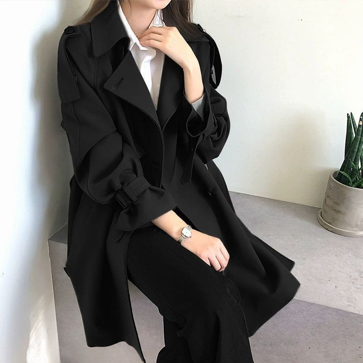 Kvinnors fashionable trench coat med texturerad design Mirla-Eva Jonsson