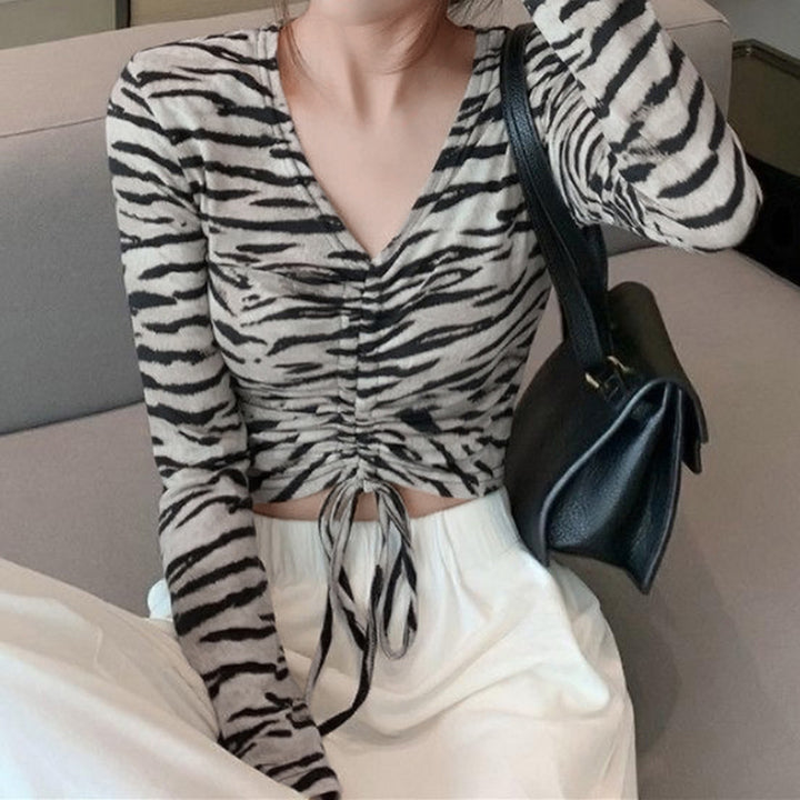Kvinnors figur-framhämtande crop top med smala långa ärmar Mirla-Eva Jonsson