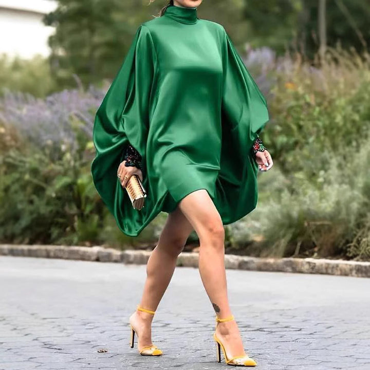 Kvinnors figurkjol med innovativ oversized passform och dekorativa ärmar Mirla-Eva Jonsson