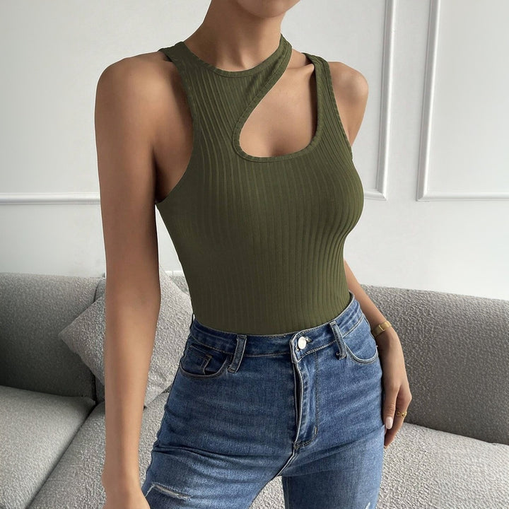 Kvinnors figurnära bodysuit med asymmetrisk skärning och elegant V-hals Mirla-Eva Jonsson